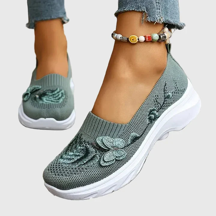 Leetha - Schmetterlingsgestickte Slipper