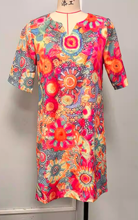 Zephyr | Knielanges Kleid mit mehrfarbigem Blumenmuster